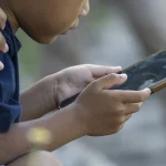 dunia-mulai-batasi-akses-medsos-anak,-berpotensi-hambat-hak-dapat-informasi