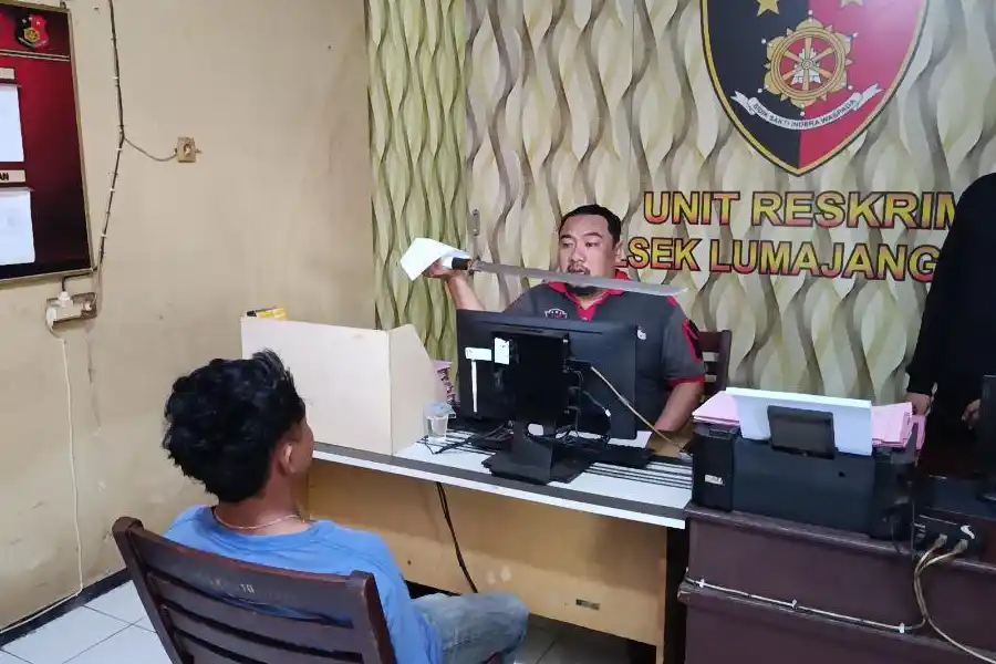 pelaku-penganiaya-yang-bacok-pemuda-pakai-samurai-di-lumajang-terjerat-kasus-pemerkosaan-ojol