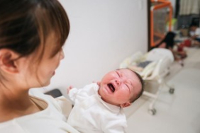 bayi-baru-lahir-rewel-saat-malam-hari,-ketahui-penyebab-dan-cara-mengatasinya