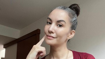 respons-nadya-hutagalung-saat-rambut-ubannya-disebut-bikin-tak-cantik