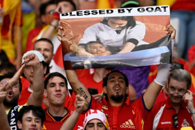 cerita-di-balik-foto-lionel-messi-memandikan-lamine-yamal-bayi