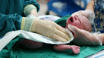 kisah-haru-dari-venezuela,-ibu-melahirkan-bayi-ajaib-saat-terjebak-di-reruntuhan-gempa