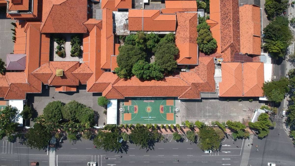 sma-komplek-surabaya:-satu-kompleks-berisi-empat-sekolah,-seabad-lebih-sejarah