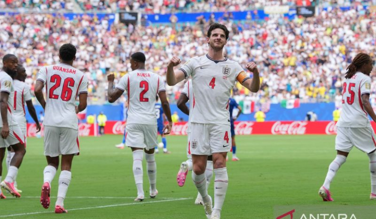 mengapa-pemain-bola-memakai-sport-bra?-ini-penjelasannya