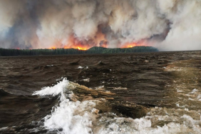 fleeing-by-boat:-why-the-namaygoosisagagun-first-nation-wildfire-tragedy-was-so-predictable