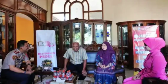 Kapolresta Sidoarjo Anjangsana ke Rumah Purnawirawan Polri di Pondok Mutiara