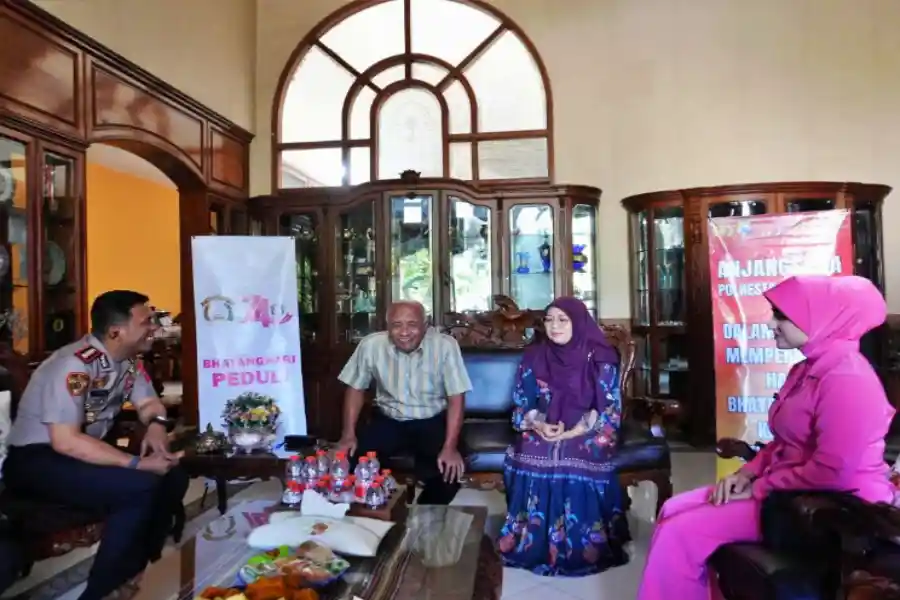 kapolresta-sidoarjo-anjangsana-ke-rumah-purnawirawan-polri-di-pondok-mutiara