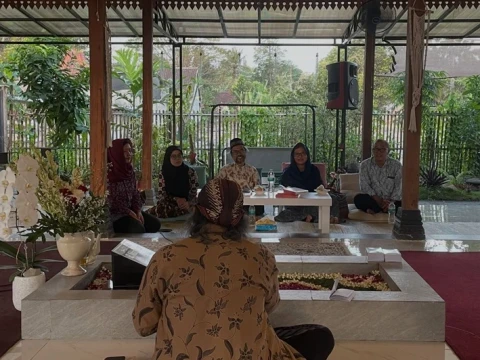 haul-pertama-kh-imam-aziz,-sahabat-dan-santri-luncurkan-dua-buku-tentang-kiprah-dan-gagasannya