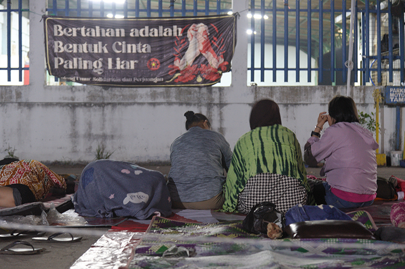 dari-gerbang-ke-meja-mediasi,-buruh-pt-amos-bertahan-menjaga-harapan-hidup-layak