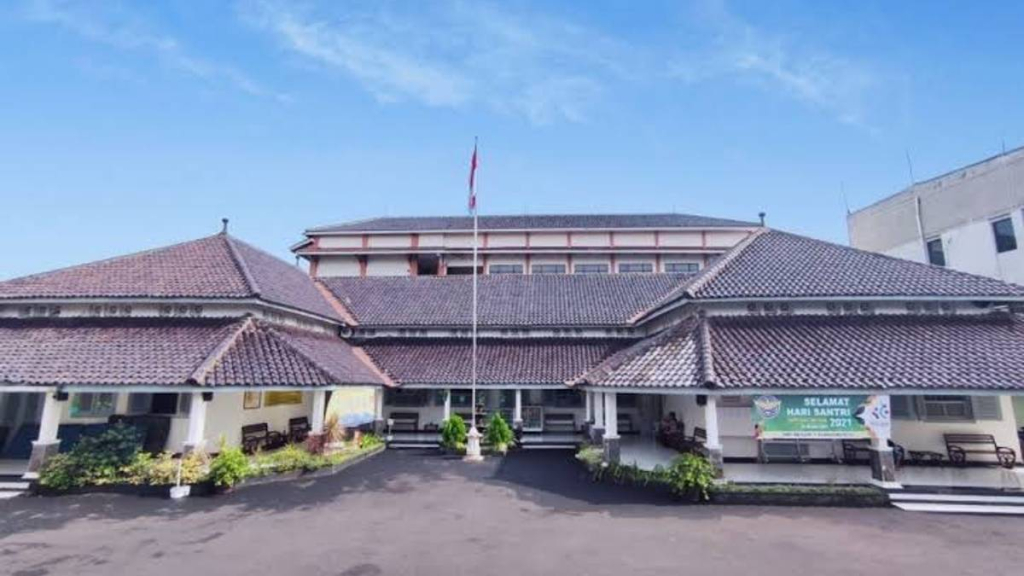 kantor-polisi-jadi-bangunan-sekolah:-kilas-balik-gedung-tua-smp-negeri-1-purwokerto