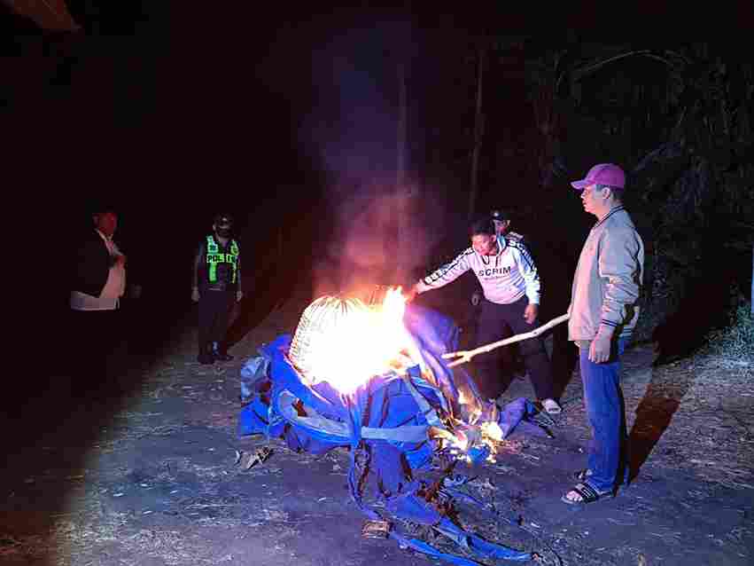 polisi-bakar-arena-judi-sabung-ayam-di-singosari