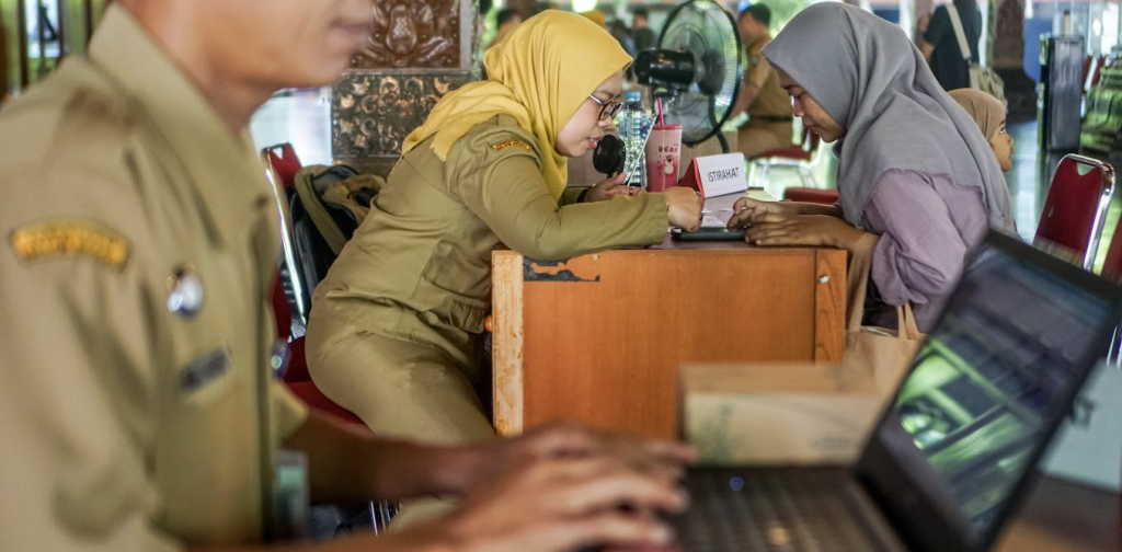 dari-orde-baru-hingga-kini:-mutasi-asn-masih-jadi-alat-kontrol-kekuasaan-dan-hukuman