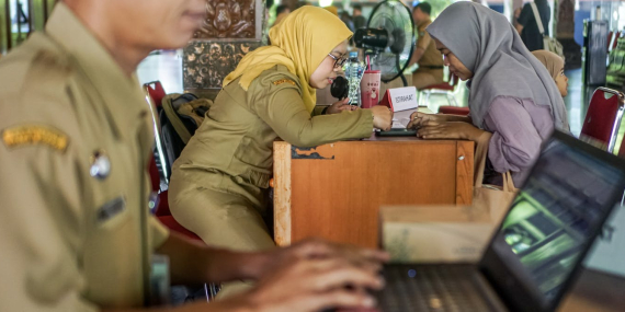 dari-orde-baru-hingga-kini:-mutasi-asn-masih-jadi-alat-kontrol-kekuasaan-dan-hukuman
