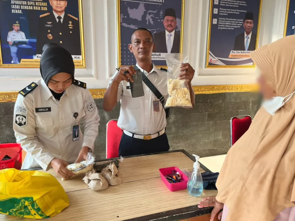 terbongkar-modus-baru-selundupkan-hp-ke-rutan-gresik-lewat-roti-tawar