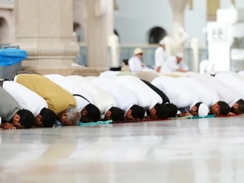 keutamaan-dan-sejarah-pensyariatan-shalat-jumat