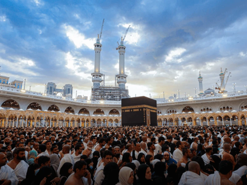 arab-saudi-luncurkan-visa-berlaku-satu-tahun,-jemaah-bisa-bolak-balik-umrah