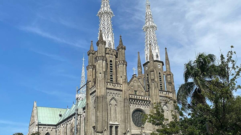 10-bangunan-gereja-tertinggi-di-asean:-ada-katedral-jakarta!