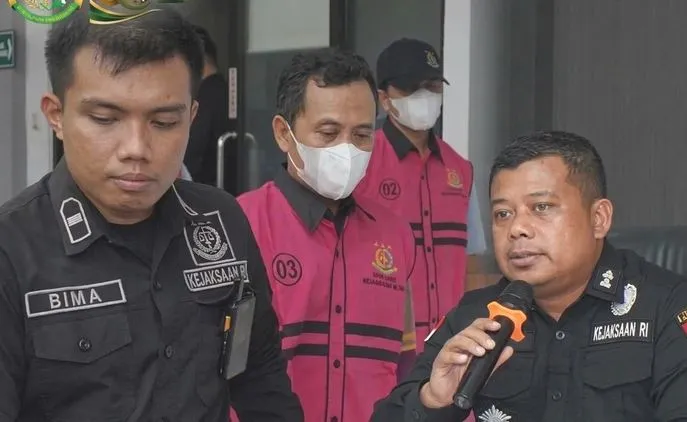 kejari-blitar-penjarakan-7-terpidana-dan-kembalikan-dana-rp287-juta-ke-negara