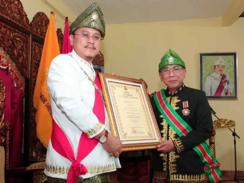 sandang-gelar-dari-kesultanan-palembang,-gus-yahya-berkomitmen-jaga-keutuhan-bangsa