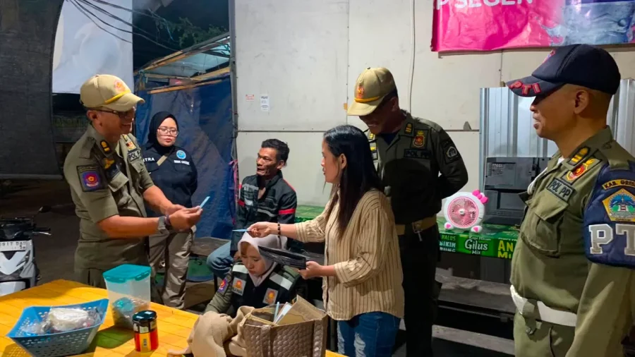 satpol-pp-gresik-sisir-kafe-tengah-malam,-50-orang-dites-narkoba-hiv
