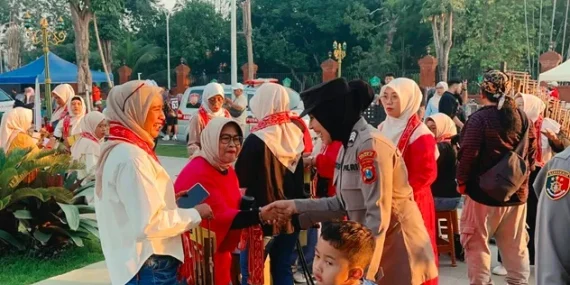 Polwan Polresta Sidoarjo Disebar di Acara ‘Car Free Day’