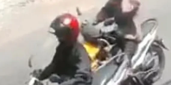 Sepeda Motor Karyawan RSUD Jombang Dicuri Sejoli, Aksi Pelaku Terekam CCTV