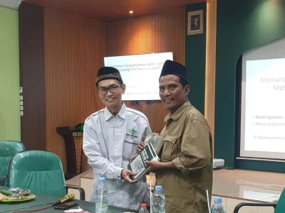 ketua-lesbumi-nu-jatim-dorong-sejarah-nu-harus-ditempatkan-di-tengah,-tak-lagi-terpinggirkan