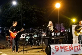 pentas-musik-‘ngamen-17-desa’-hangatkan-malam-minggu-di-alun-alun-banjarnegara-jateng