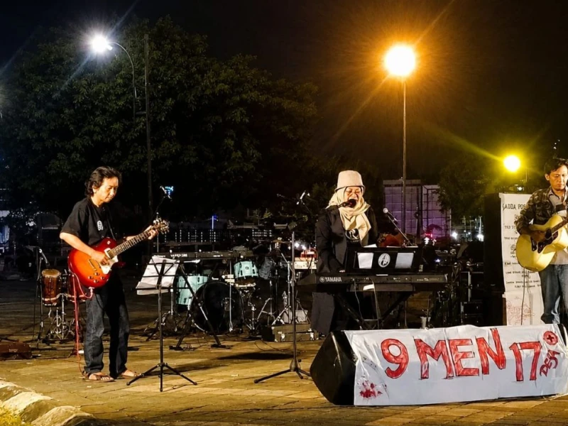 pentas-musik-‘ngamen-17-desa’-hangatkan-malam-minggu-di-alun-alun-banjarnegara-jateng