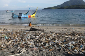 nelayan-banda-aceh-upaya-jaga-tradisi-tarek-pukat-di-tengah-tantangan-sampah-laut