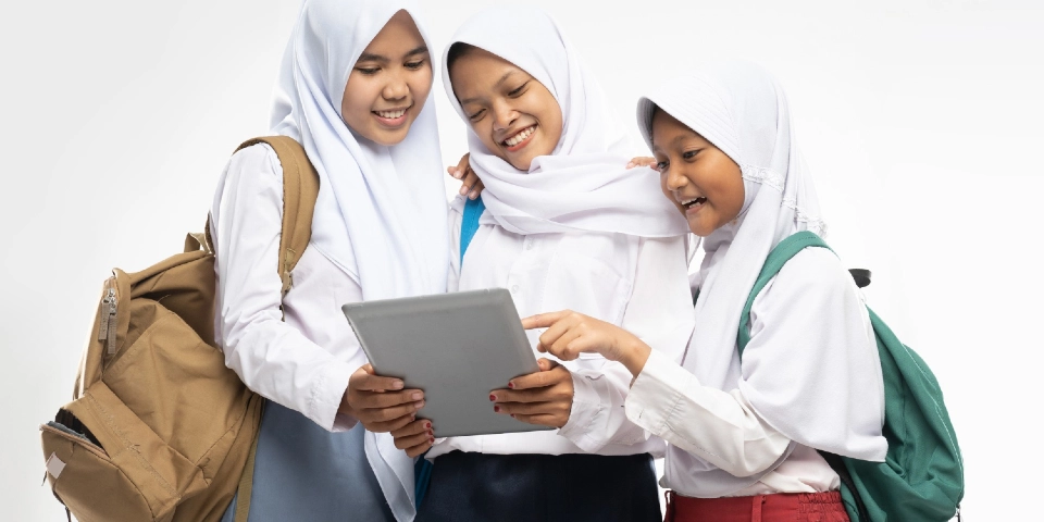 “kerudung-kamu-mana?”:-aturan-misoginis-tumbuh-subur,-tubuh-perempuan-terus-diatur
