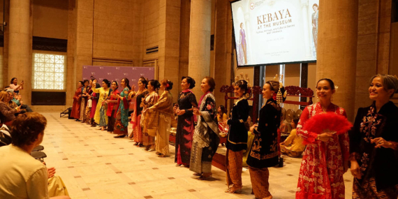Tak Cuma Ngetren di Dalam Negeri, Kebaya Juga Sukses Pukau Publik San Fransisco
