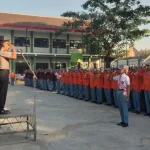 melalui-program-police-go-to-school,-polres-mojokerto-kota-tanamkan-disiplin