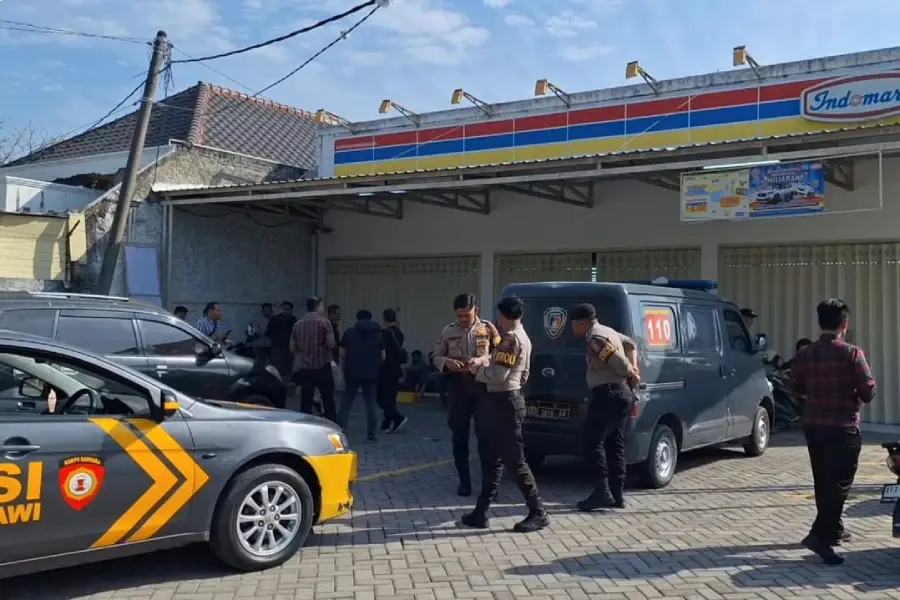 maling-bobol-minimarket-di-ngawi-lewat-plafon,-rokok-dan-barang-berharga-rp30-juta-raib