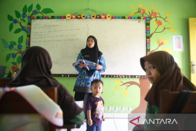 nur-syakira,-guru-sekolah-tapal-batas-yang-melampaui-ruang-kelas
