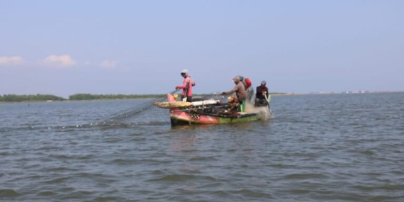 laut-pesisir-bekasi-tercemar,-nasib-nelayan-kian-terancam