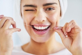 tak-disangka,-rajin-flossing-gigi-bisa-bantu-tingkatkan-peluang-hamil
