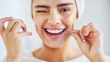 tak-disangka,-rajin-flossing-gigi-bisa-bantu-tingkatkan-peluang-hamil