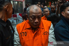 kpk-tahan-empat-tersangka-kasus-korupsi-asuransi-jasindo