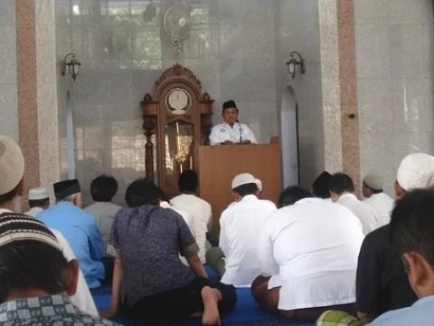 khutbah-bahasa-jawa:-tradisi-sedekahan lan donga tolak-balak ing-wulan-sapar