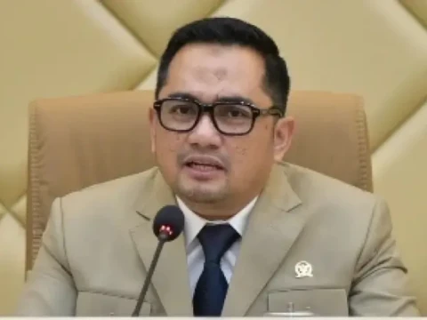 dpr-desak-pemerintah-segera-cairkan-dana-bagi-hasil,-bantu-daerah-bayar-gaji-pppk