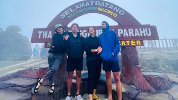 5-potret-andy-/rif-bersama-kedua-putranya,-beda-postur-tubuh-ayah-anak-jadi-sorotan