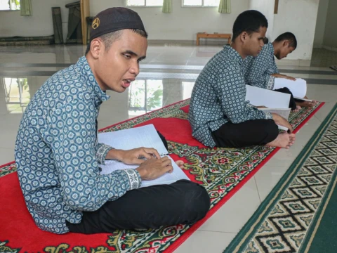 pesantren-tunanetra-raudlatul-makfufin-cerahkan-‘pandangan’-difabel-netra