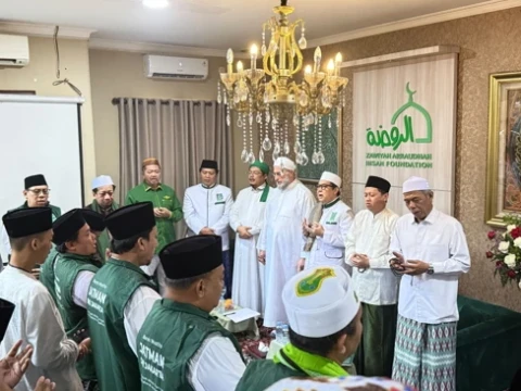 lantik-pengurus-jatman-dki-jakarta,-kh-ali-masykur-musa-ajak-masyarakat-menempuh-jalan-tarekat