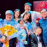 bikin-bangga!-momen-gala-sky-anak-mendiang-vanessa-angel-tampil-bermain-piano-di-atas-panggung