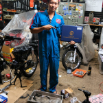 bayar-kuliah-dari-bengkel-garasi:-kisah-mahasiswa-uny-yang-wisuda-berkat-restorasi-motor-klasik