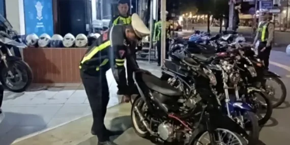 Patroli Hunting System di Ngawi, Polisi Tindak 16 Kendaraan Pelanggar Lalu Lintas