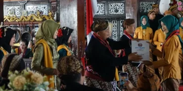 wisuda-ke-13-permadani-banjarnegara,-66-panatacara-muda-siap-jadi-pelestari-budaya-jawa