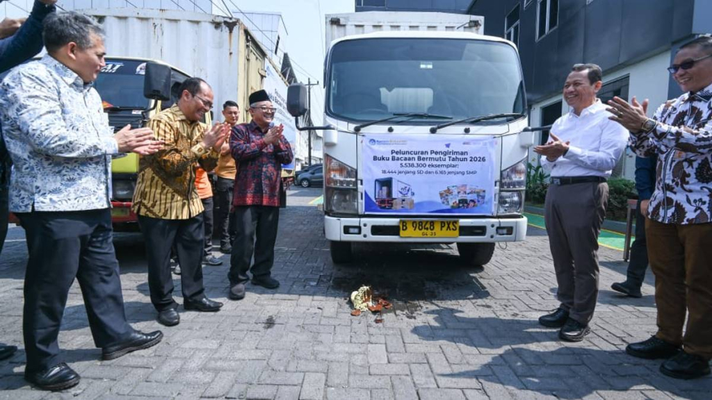 5,5-juta-buku-berangkat-dari-kudus-untuk-dibagikan,-sekolah-yang-dapat-bukan-sembarang-sekolah