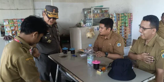 18 ASN Gresik Terjaring Sidak saat Jam Kerja di Warung Kopi, Sekda Langsung Beri Pembinaan